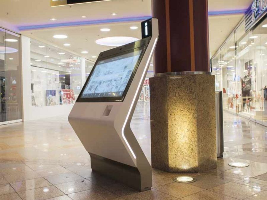 HUBER Reklametechnik Display mit Touchfunktion im Shopping-Center PlusCity in Pasching