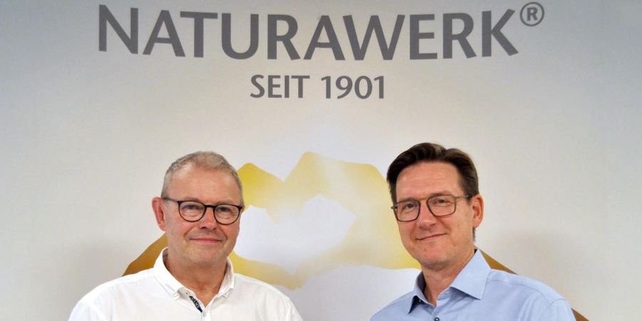 Stefan Cohrs und Michael Rudnick, Geschäftsführer der Naturawerk Gebr. Hiller GmbH & Co. KG