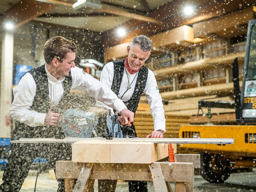 Zukunft bauen mit Holz – Handwerk aus Überzeugung Zukunft bauen mit Holz – Handwerk aus Überzeugung