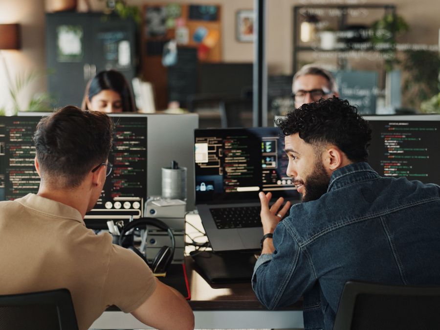 Veeam Backup & Replication self Managed mit Windows wie bisher oder als Virtual Software Appliance mit Linux Veeam Backup & Replication self Managed mit Windows wie bisher oder als Virtual Software Appliance mit Linux