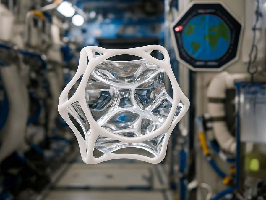 Neue 3D Rekonstruktion mit negativer Krümmung aus dem Weltraum Neue 3D Rekonstruktion mit negativer Krümmung aus dem Weltraum