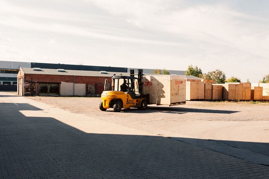 Holz, Hightech, Handwerk: Verpackung für den internationalen Erfolg Holz, Hightech, Handwerk: Verpackung für den internationalen Erfolg