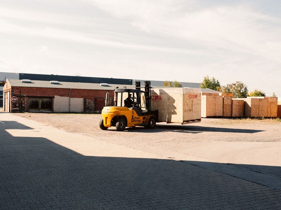 Holz, Hightech, Handwerk: Verpackung für den internationalen Erfolg Holz, Hightech, Handwerk: Verpackung für den internationalen Erfolg