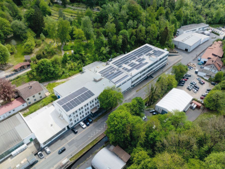 Materialien, die moderne Industrie möglich machen Materialien, die moderne Industrie möglich machen