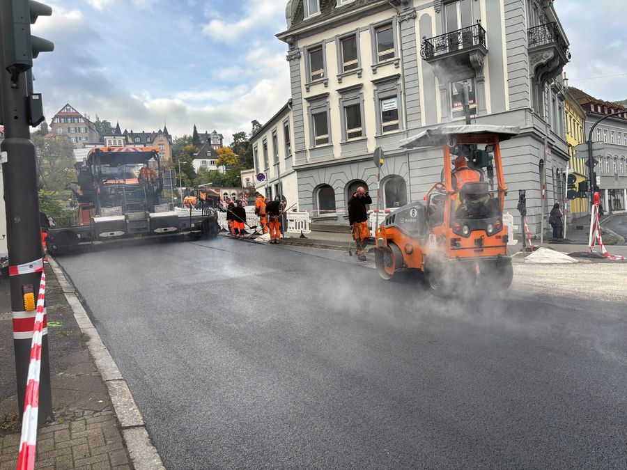 Asphalt mit Augenmaß Asphalt mit Augenmaß