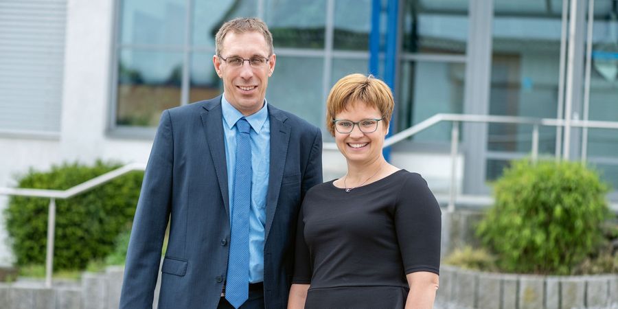 Christina Holzhauer, Geschäftsführerin und Alexander Rohrssen, Geschäftsführer der Regionalwerke Wolfhager Land GmbH Christina Holzhauer, Geschäftsführerin und Alexander Rohrssen, Geschäftsführer der Regionalwerke Wolfhager Land GmbH